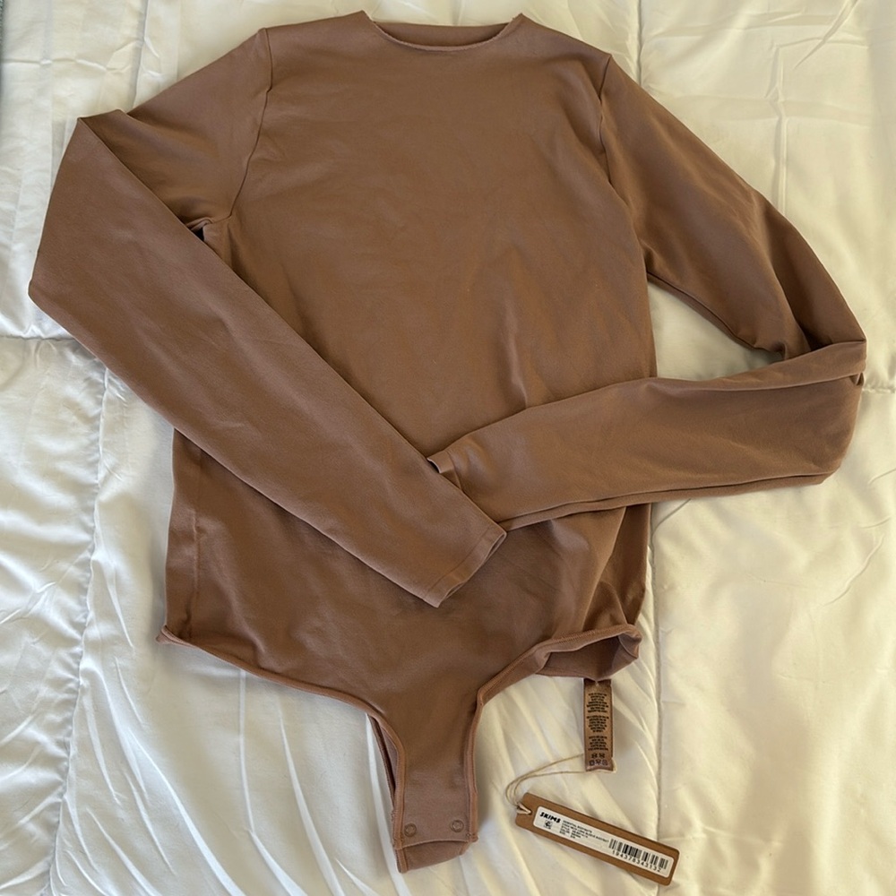Skims Essentials Crew Neck Long Sleeve Bodysuit